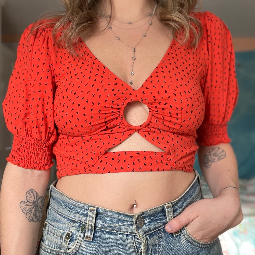 UO O RING CROP TOP - Picture 2 of 5